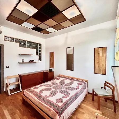 Garden With Shared Bathroom - Central Station