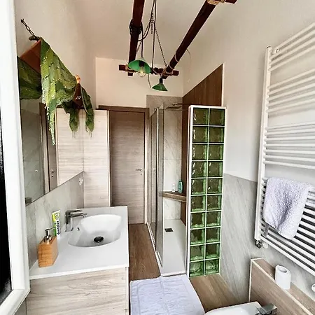 Garden With Shared Bathroom - Central Station Μπολόνια