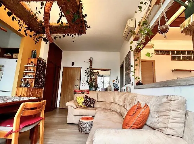 Garden With Shared Bathroom - Central Station Panzió