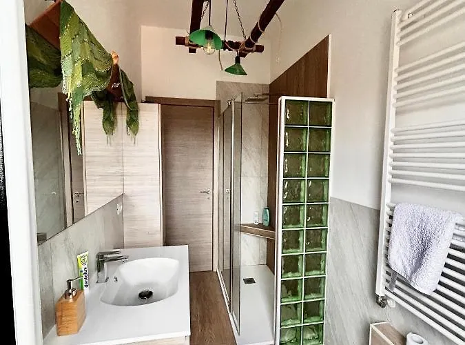 Garden With Shared Bathroom - Central Station 볼로냐