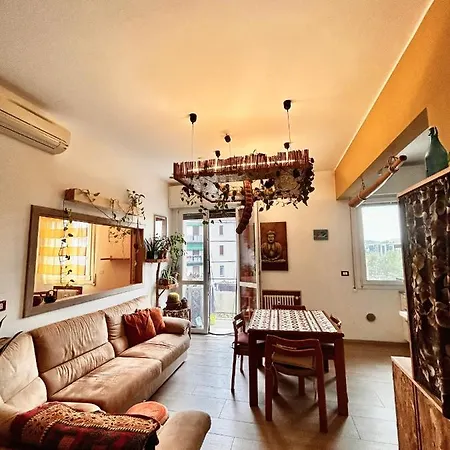 Bed & Breakfast Garden With Shared Bathroom - Central Station